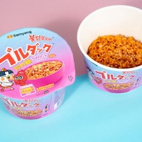 スワイシーブルダック炒め麺BIGカップ／提供画像