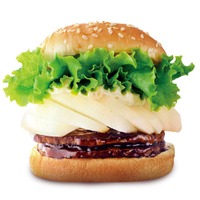 2年ぶりに復活した「梨のダブルてりやきバーガー」（提供画像）