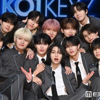 KO1KEYZ（コイキーズ）／（後列）ISSA（柳谷伊冴）、SHINHAENG（オ・シンヘン）、YOSHIKI（矢田佳暉）、K.DAIKI（加藤大樹）、SIYOUNG（パク・シヨン）、YUKI（後藤結） （前列）TOWA（濱田永遠）、RYUJI（杉山竜司）、YURA（安部結蘭）、KEITO（小野慶人）、RYOGA（飯塚亮賀）、KOSUKE（照井康祐）（C）モデルプレス