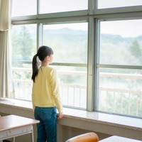 「学校ではひと言も話さない」場面かん黙の子どもが、3カ月で挙手をするまでに変わった。地道に続けた取り組みとは【菊池省三先生インタビュー】
