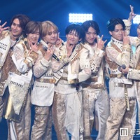 新曲「AmBitious 関西 World」を披露したAmBitious（左から）大内リオン、永岡蓮王、岡佑吏、真弓孟之、井上一太、山中一輝、浦陸斗（C）モデルプレス