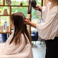 40代女性「美容費」の平均ってどれくらい? 35歳を境に減ったものとは?