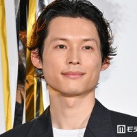 『白鳥とコウモリ』公開前夜祭舞台挨拶に登壇した松村北斗（C）モデルプレス