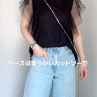 チュールデザイントップスがシンプルコーデを格上げ。大人のカジュアルミックスデイリースタイル【40代の毎日コーデ】