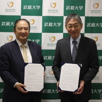 （左から）文化学園大学杉並中学・高等学校青井校長、武蔵大学髙橋学長