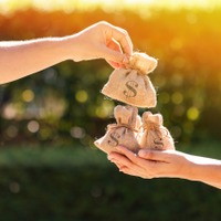 「自然にお金がたまる人」は腰を曲げない？言われてみればその通りの小さな習慣（前編）