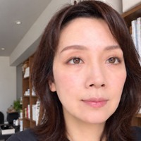【40・50代】長井かおりさんの「ブラシを濡らす」アイメイク技がすごすぎ!「盛らずに」目元が若返るテク