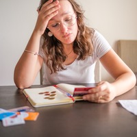 なぜ貯金が貯まらない?独身40代、A子さんの場合はリボ払いで買い物を……