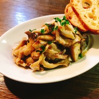 簡単なのに美味しすぎる!「きのこのクリーム煮」そのままでも、パスタに絡めても【シェフのテク】