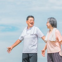 認知症リスク18%低下の可能性も!たった3分で全身400以上の筋肉を動かす「国民的運動」って?