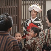 国仲涼子、石橋静河ら「ブラッサム」第8話（C）NHK