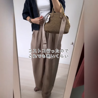 羽織るだけでバランスが整う。「ボクシーシルエットの短め丈シャツ」で仕上げる脚長シルエットコーデ【40代の毎日コーデ】