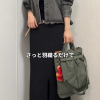 デニムジャケットはボクシーシルエットで今っぽく。メリハリと脚長効果を叶える着こなし【40代の毎日コーデ】