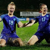オランダ女子代表、アルガルヴェ杯で優勝！ずぶ濡れセレブレーションが話題に