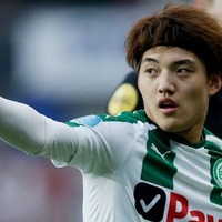堂安のユニフォームをGET！喜ぶ少年たちがかわいい