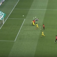 日本代表GK中村航輔、「頭から落下」の負傷シーンが完全に恐怖だった…