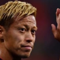 サッカー界が仰天！本田の「代表監督兼任」、世界中で伝えられていたぞ