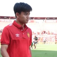 久保建英、マジョルカベンチ外もロッカールームでこんな感じ
