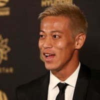 本田圭佑、店員に「日本人は神」と言われる！その理由は