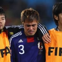 駒野友一、サッカー界屈指の“寡黙な男”が見せた「歓喜」がこれ