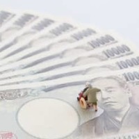 資金1000万円以下で老後を乗り切るための方法とは？ やりがちなのが、必要な食費などをカットしてしまうこと。住まいや車などの固定費を削減して生活コストを下げ、老後の赤字を少なくする方法について解説していただきます。