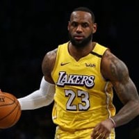 206cmレブロン・ジェームズがサッカーするとこうなる