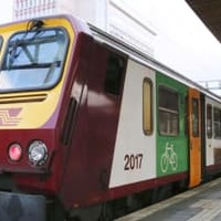 1日、ルクセンブルク市の駅に到着した列車（共同）