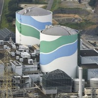 九州電力川内原発の1号機（手前）と2号機＝鹿児島県薩摩川内市