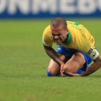 ダニ・アウヴェスが絶叫…恐怖の「ミミズ腫れタックル」がこれ