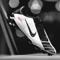 NIKEから“懐かしデザイン”の新スパイクが続々リリース！ついに「T90」も