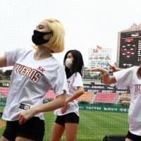 韓国で少年がやった！「自分がボールになる始球式」がかわいい