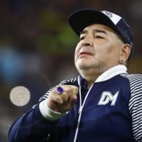 マラドーナ、「イカツイ違法改造車で乗り付ける」映像で物議