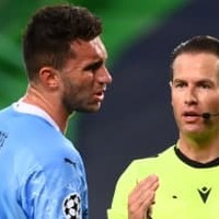 シティDFラポルト、「CLでの疑惑ジャッジ」に不満吐露　あのリオも庇う