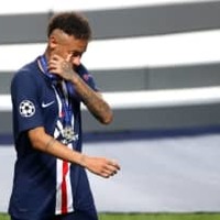 PSG、涙のCL準優勝　失意のネイマールらはこんな大歓迎をされていた