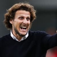 フォルラン監督、「たった9試合」で解雇