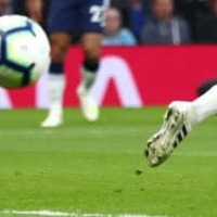 GKには悲劇…奇跡の「至近距離バックヒール・ブロック・ループシュート」がこれ