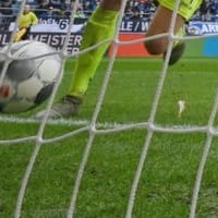 前線上がったGK、起死回生のゴール！→戻れずロングシュート決められて負ける
