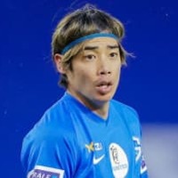 伊東純也、今季5点目は伝家の宝刀「爆速裏抜け」ゴール