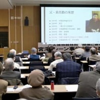 中国で拘束されている袁克勤氏の無実と解放を訴える長男成驥氏の講演＝12日午後、札幌市