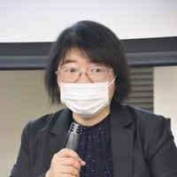 「入管を変える！弁護士ネットワーク」の設立集会であいさつする駒井知会弁護士＝14日午後、東京都内