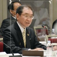 自民党の茂木幹事長らとの会談であいさつする経団連の十倉雅和会長＝11日午前、東京都千代田区（代表撮影）