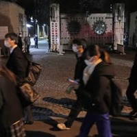 東大前で受験生ら3人が刃物で切り付けられた現場付近＝15日午後、東京都文京区