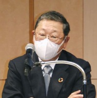 記者会見する西武HDの後藤高志社長＝10日午後、東京都港区