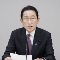 新型コロナウイルス感染症対策本部会合で、まん延防止等重点措置の延長を表明する岸田首相＝10日午後、首相官邸