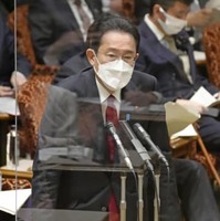 参院予算委で答弁する岸田首相＝25日午前