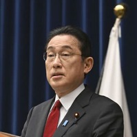 記者会見でロシアへの制裁強化策を発表した岸田首相＝25日午前、首相官邸（代表撮影）