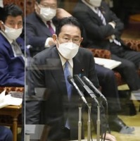 参院予算委で答弁する岸田首相＝28日午前
