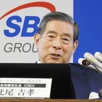 決算発表の記者会見に臨むSBIホールディングスの北尾吉孝社長＝28日午後、東京都港区