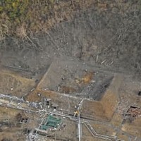 旭化成のグループ会社「カヤク・ジャパン」の工場の爆発事故現場＝1日午後、宮崎県延岡市（共同通信社ヘリから）