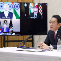 「クアッド」首脳によるテレビ会議に出席する岸田首相＝3日深夜、首相官邸（内閣広報室提供）